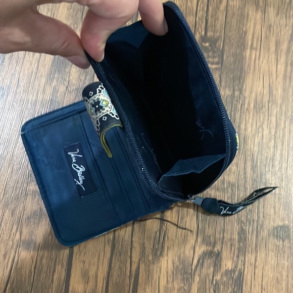 Vera Bradley Wallet Green/Blue‎ Design - Picture 4 of 6